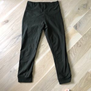 Nike capri, Olive. Like new. XS